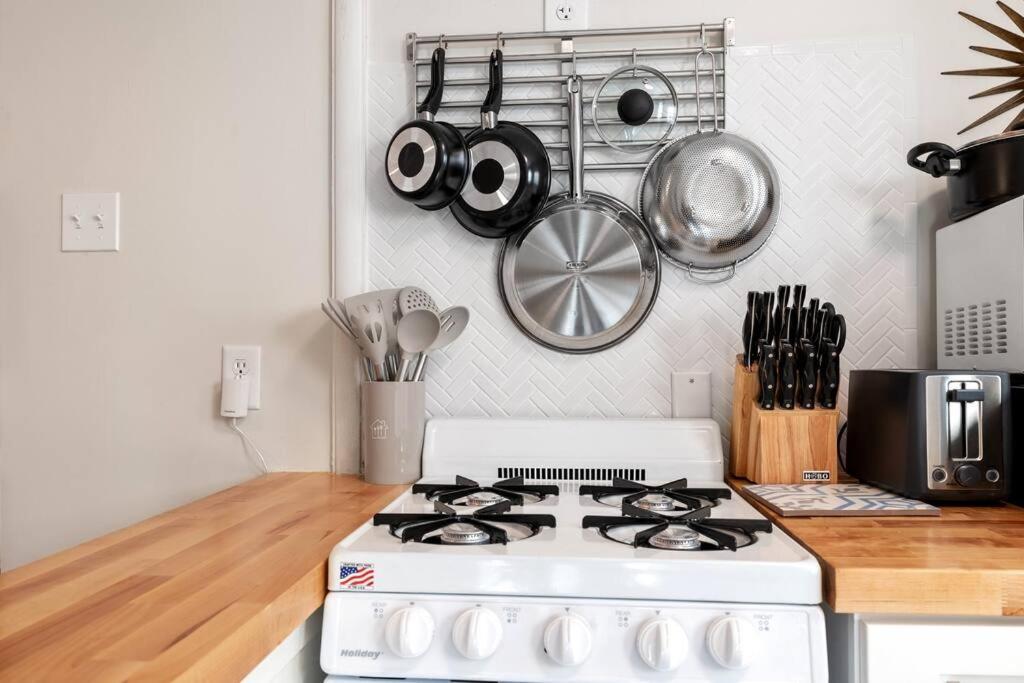 Apartment 70s Boho Near Zoo & Liberty Bowl! *