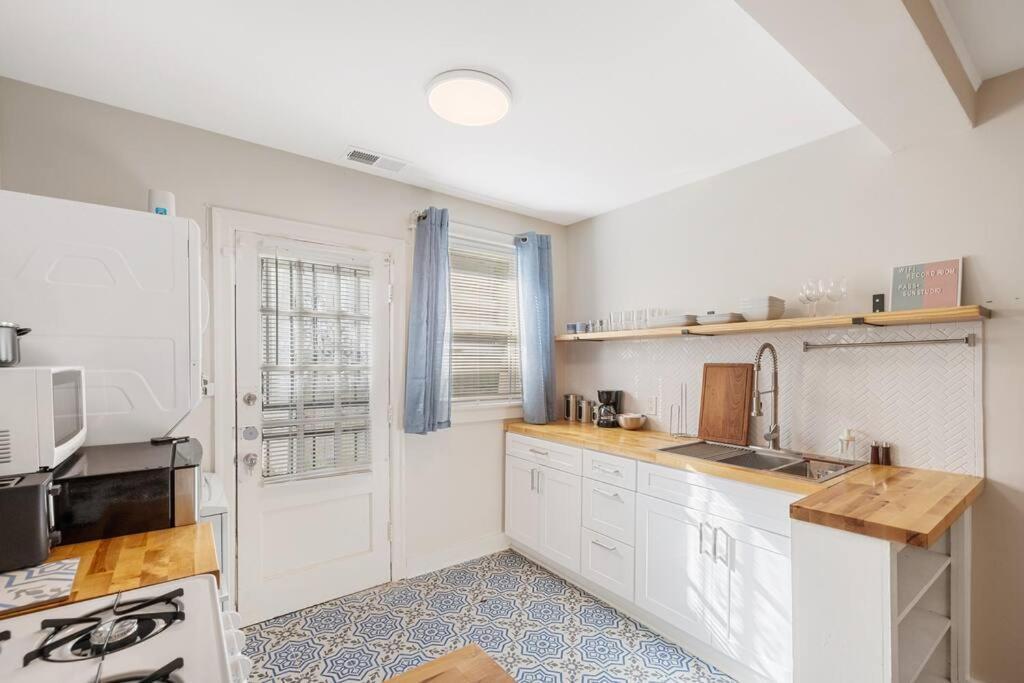 Apartment 70s Boho Near Zoo & Liberty Bowl!